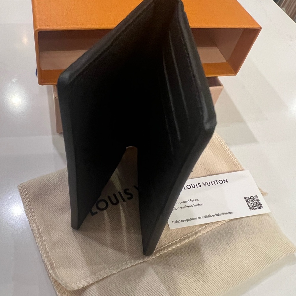 Louis Vuitton Black Textured Wallet - Picture 6 of 7